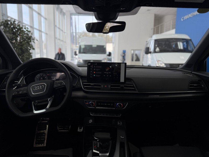 Audi Q5L 2.0 AMT, 2025