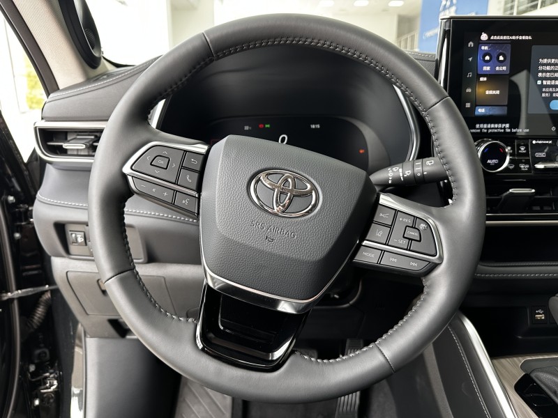 Toyota Highlander 2.0 AT, 2025 год черный