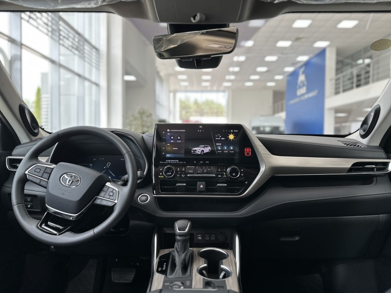 Toyota Highlander 2.0 AT, 2025 год черный