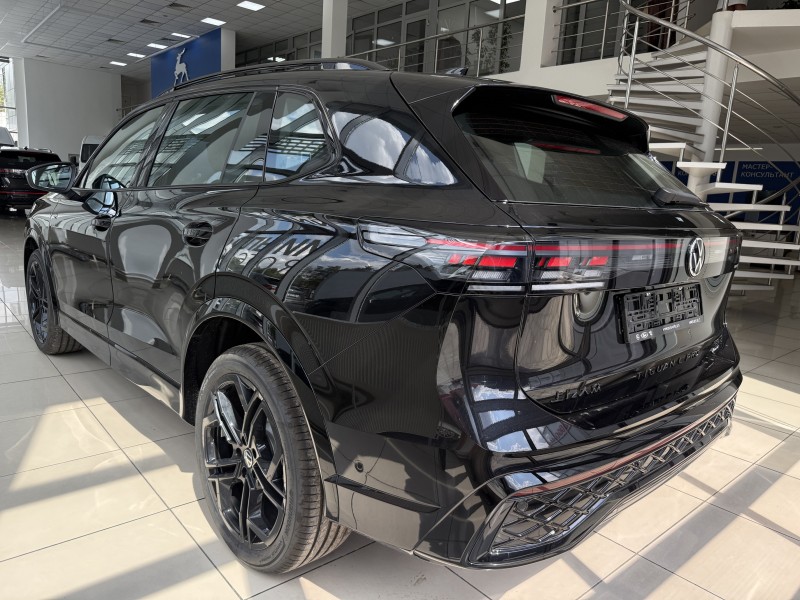 Volkswagen Tiguan L PRO 2.0 AMT, 2025 год