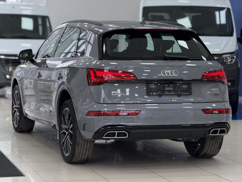 Audi Q5L 2.0 AMT, 2025 год