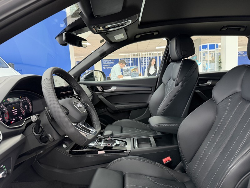 Audi Q5L 2.0 AMT, 2025 год
