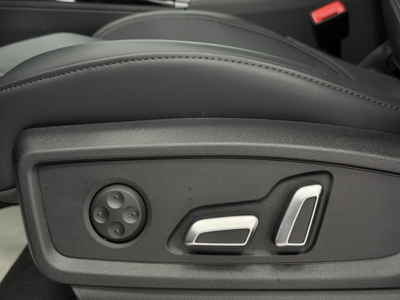 Audi Q5L 2.0 AMT, 2025 год