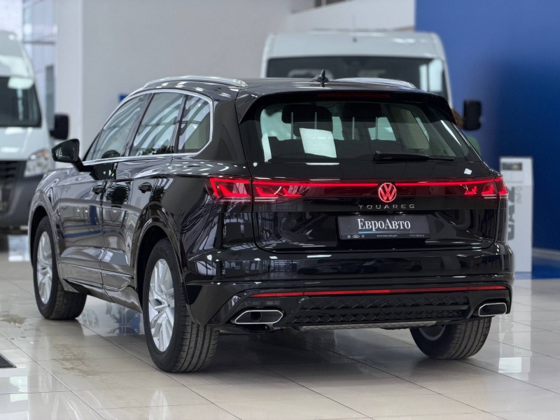 Volkswagen Touareg 2.0 AT, 2025