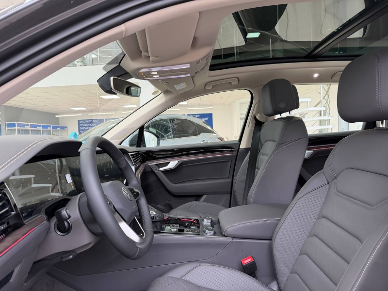 Volkswagen Touareg 2.0 AT, 2025