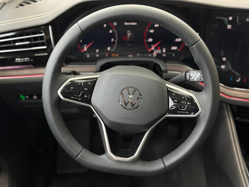 Volkswagen Touareg 2.0 AT, 2025