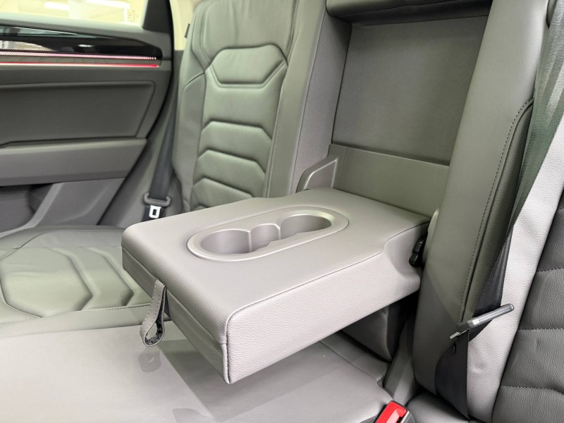 Volkswagen Touareg 2.0 AT, 2025