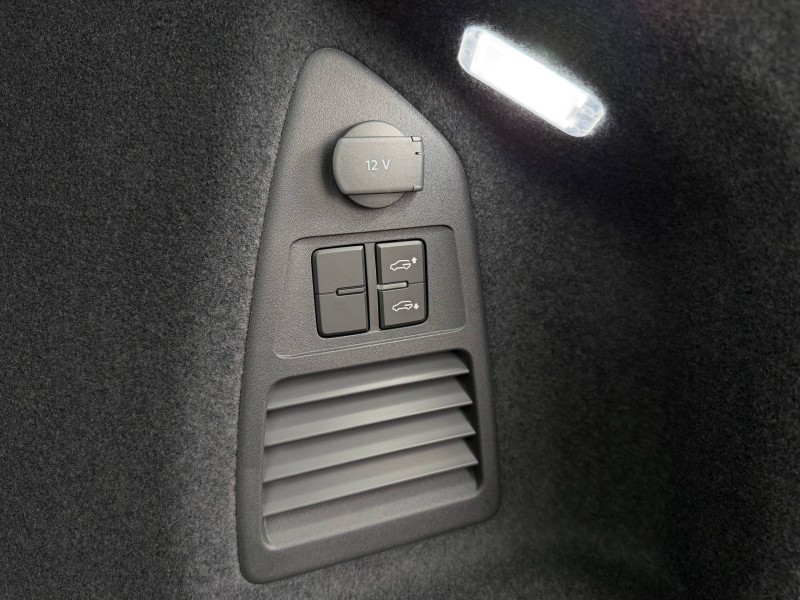 Volkswagen Touareg 2.0 AT, 2025