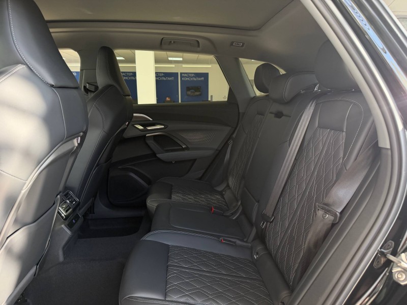 Audi Q5L 2.0 AMT, 2026 