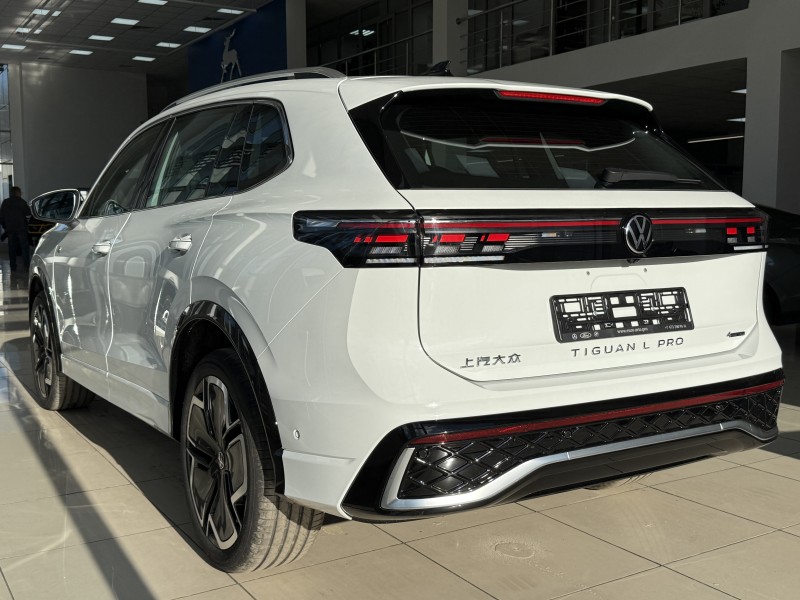 Volkswagen Tiguan L Pro, 2.0 AMT, 2025 белый