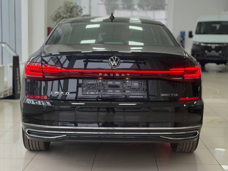Volkswagen Passat 2.0 AMT, 2024