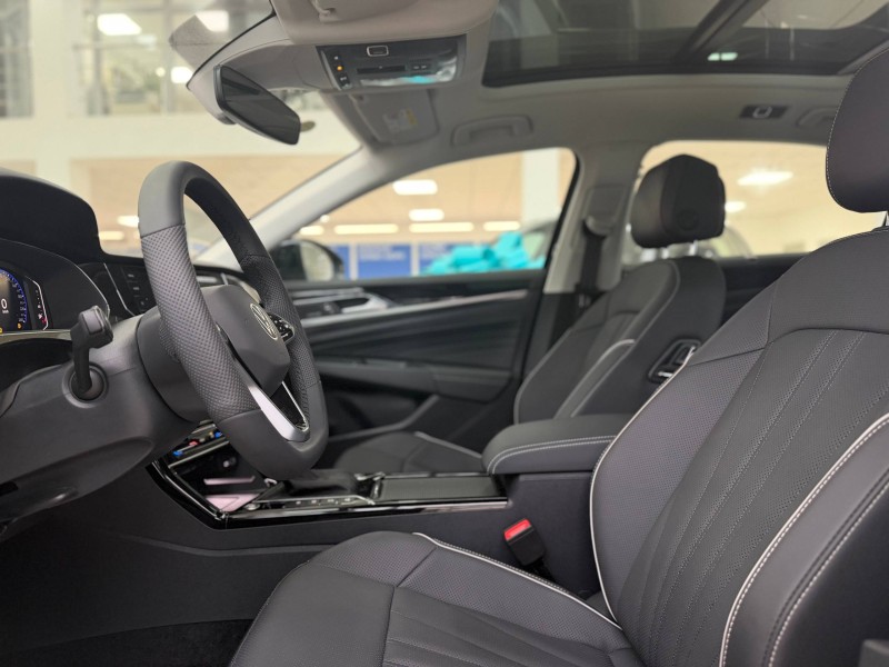 Volkswagen Passat 2.0 AMT, 2024