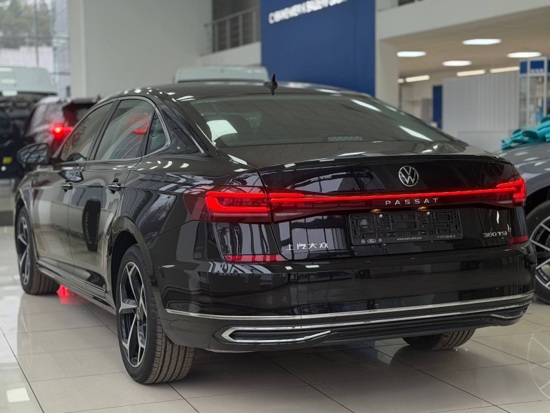 Volkswagen Passat 2.0 AMT, 2024