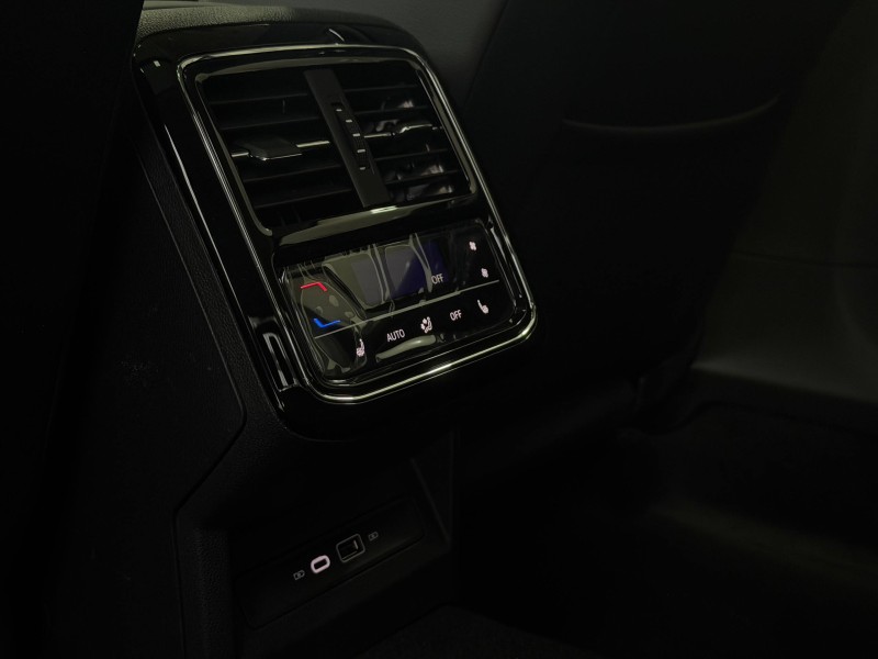 Volkswagen Passat 2.0 AMT, 2024