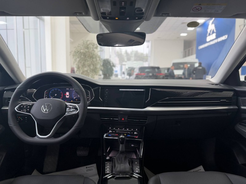 Volkswagen Passat 2.0 AMT, 2024